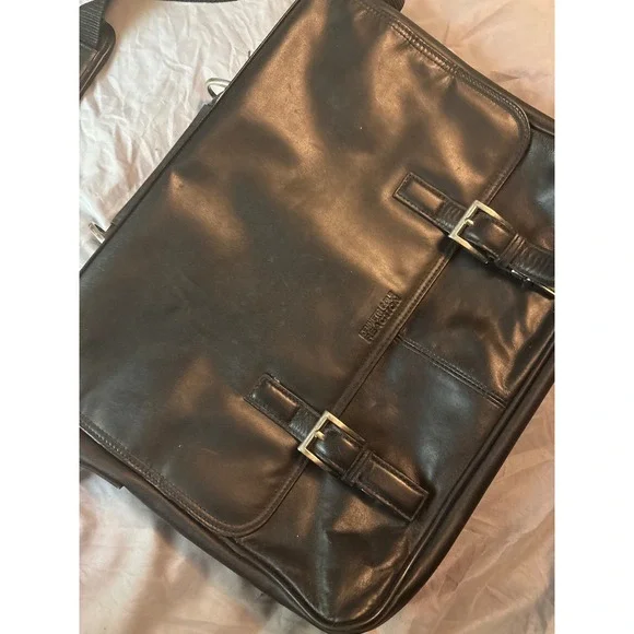 Kenneth Cole Reaction‎ Show Business 16 Black Leather Laptop Messenger Bag